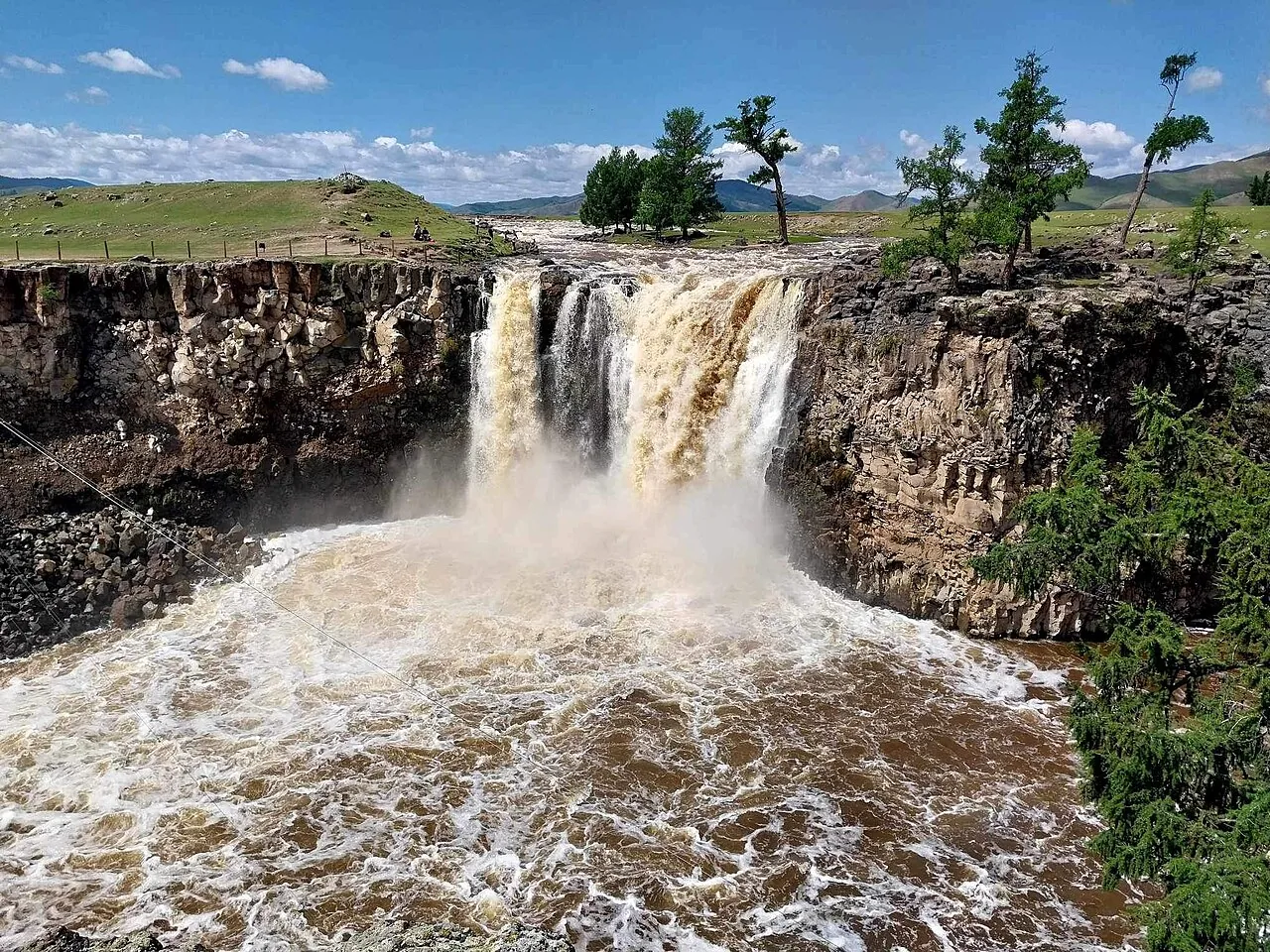 Orkhon Waterfall (Ulaan Tsutgalan)